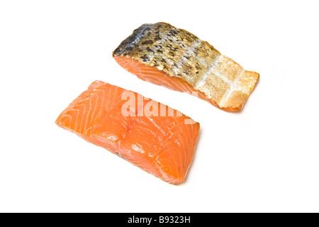 Salmone affumicato filetti isolato su un bianco di sfondo per studio Foto Stock