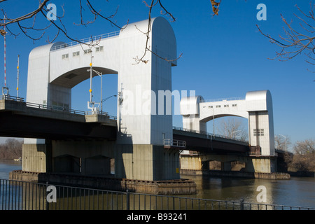 Il Troy Isola Verde ponte sopra il fiume Hudson è un sollevatore mobile ponte levatoio Troy New York Foto Stock