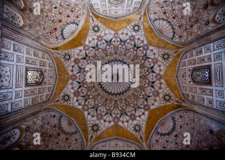 Tomba della Principessa Sultan Nithar Begam la sorella di Khusraw in Khusro Bagh in India Allahabad Foto Stock