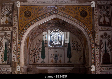 Tomba della Principessa Sultan Nithar Begam la sorella di Khusraw in Khusro Bagh in India Allahabad Foto Stock