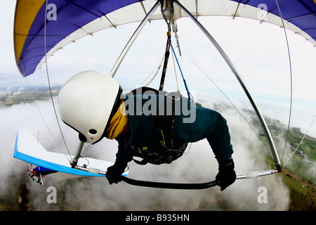 Deltaplano in volo shot Rhossili Wales UK Foto Stock