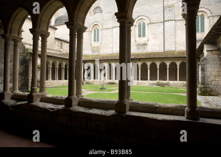 Il chiostro della chiesa di St Emilion Bordeaux in Francia Foto Stock