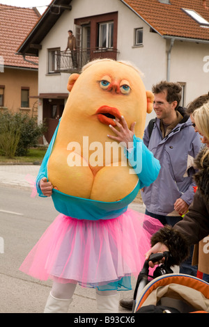 Il Pust annuale carnevale a Cerknica Slovenia 2009 Una celebrazione tradizionale dove la gente dress up per spaventare l'inverno Foto Stock