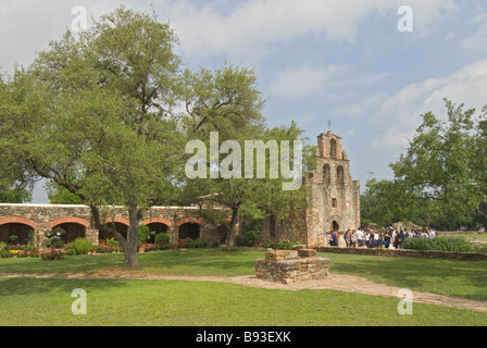 Texas San Antoino Missions National Historical Park Mission Espada circa 1731 scuola adolescenti gruppo sulla gita Foto Stock