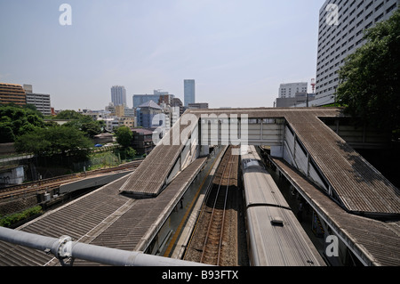 Stazione Shin-Ochanomizu e fiume Kanda come si vede dal ponte Higiri. Chiyoda. Tokyo. Giappone Foto Stock