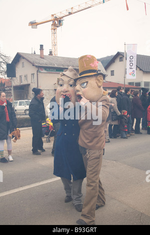 Il Pust annuale carnevale a Cerknica Slovenia 2009 Una celebrazione tradizionale dove la gente dress up per spaventare l'inverno Foto Stock