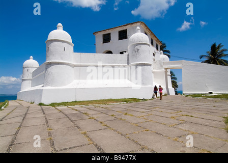 Colonial fort sul Monte Serrat punto sulla penisola di Itapagipe Salvador Foto Stock