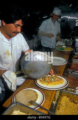 Uomo messicano, Cook, cottura, ristorante messicano, messicano cibo e bevanda, cibo e bevande, Novato, California, Stati Uniti Foto Stock