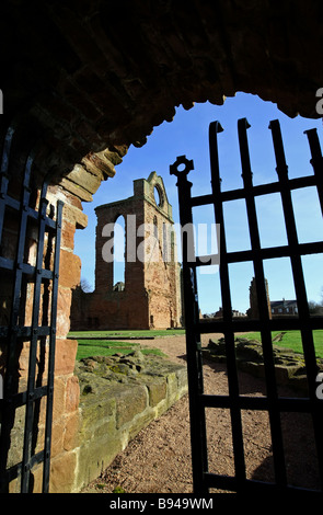 I ruderi di pietra del famoso e storicamente importanti Arbroath Abbey in Scozia, Regno Unito Foto Stock