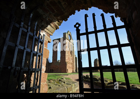 I ruderi di pietra del famoso e storicamente importanti Arbroath Abbey in Scozia, Regno Unito Foto Stock
