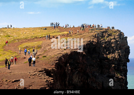 La gente a piedi e da un punto di vista a Madera sull Oceano Atlantico Foto Stock