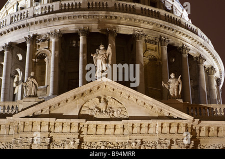 Close up Night Shot della Cattedrale di San Paolo a Londra Foto Stock