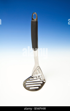 Acciaio inox Schiacciapatate blu con manico in plastica Foto stock - Alamy