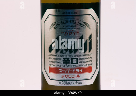 Una chiusura di una bottiglia di Asahi la birra giapponese Foto Stock