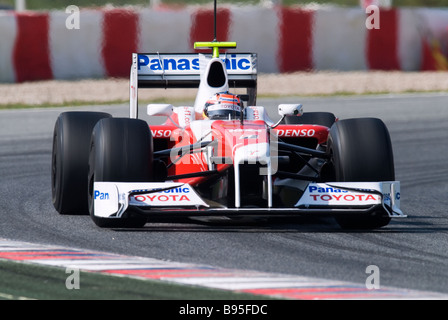 Timo Glock GER Toyota TF109 racecar durante la Formula 1 sessioni di collaudo vicino a Barcellona nel marzo 2009. Foto Stock