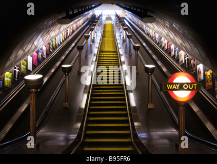 Art Deco Escalator - St Johns Wood Stazione della Metropolitana - Londra Foto Stock