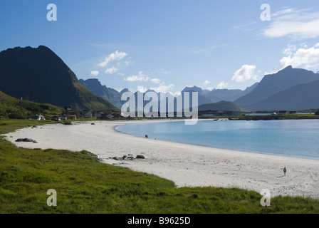 Spiaggia di sabbia in Ramberg, Flakstad, Flakstadøya isola, isole Lofoten, Nordland, Norvegia, Scandinavia, Europa Foto Stock
