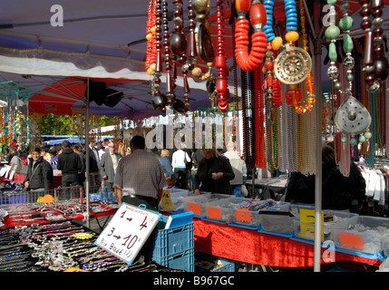 Le bancarelle del mercato di Wazemmes il mercato domenicale di Lille in Francia Foto Stock