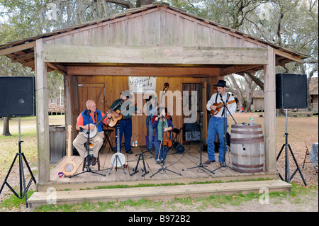 Piacevole Paese Famiglia Band suona al Cracker Florida paese museo vivente di storia situato sulla Florida State Fairgrounds Foto Stock