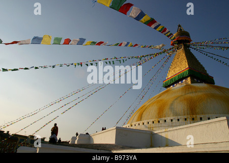 Stupa Boudhanath e cafe a Kathmandu, Nepal. Foto Stock