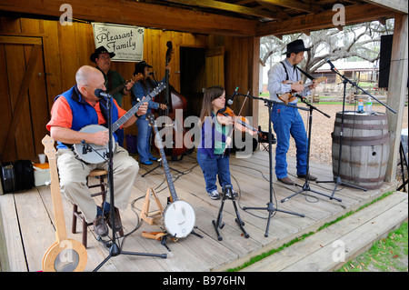 Piacevole Paese Famiglia Band suona al Cracker Florida paese museo vivente di storia situato sulla Florida State Fairgrounds Foto Stock