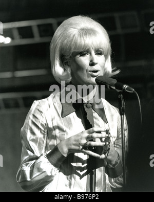 Polveroso SPRINGFIELD UK cantante pop sul Regno Unito TV s pronto Steady andare nel 1966 Foto Stock