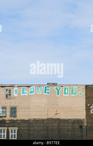 Ti Amo dipinto sul muro di un edificio abbandonato a Berlino Germania Foto Stock