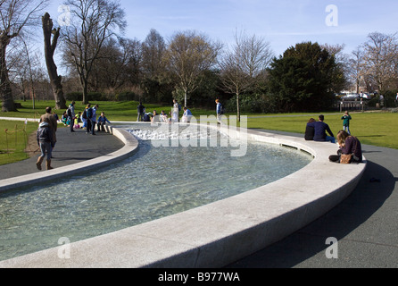 Diana Principessa di Galles fontana commemorativa Hyde Park Londra REGNO UNITO Foto Stock