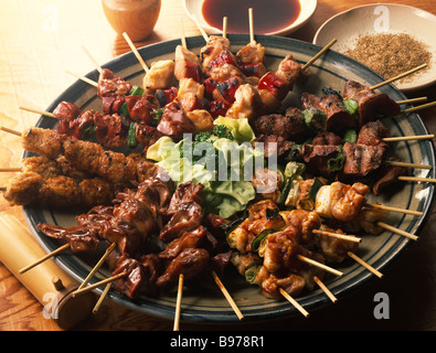 Pollo alla griglia su spiedini Foto Stock