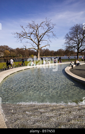 Diana, principessa di Galles fontana commemorativa Hyde Park Londra REGNO UNITO Foto Stock