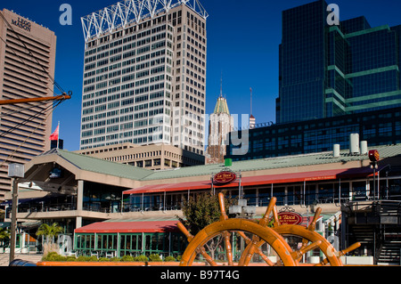 Il Baltimore skyline visto dal porto interno Foto Stock