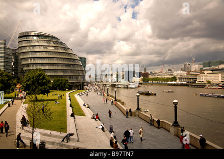 City Hall di Londra e dal Tower Bridge, South Bank, Foto Stock
