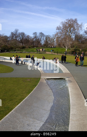 Diana, principessa di Galles fontana commemorativa Hyde Park Londra REGNO UNITO Foto Stock