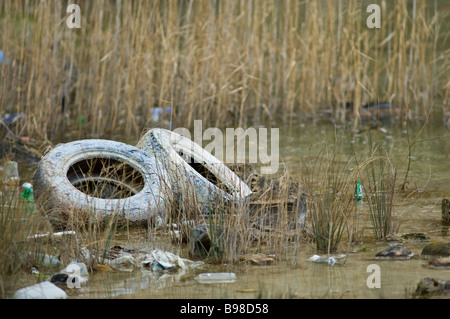 Volare il ribaltamento in disuso di una cava di pietra Foto Stock