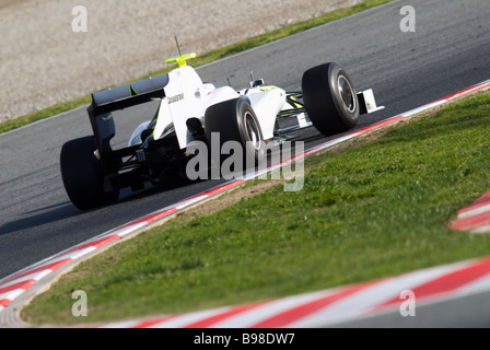 Rubens Barrichello BRA nella Brawn GP racecar durante la Formula 1 sessioni di collaudo vicino a Barcellona nel marzo 2009. Foto Stock