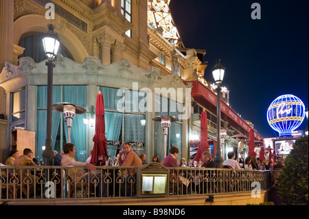 Ristorante Terrazza di notte, Paris Las Vegas Hotel e Casino, Las Vegas Boulevard (striscia), Las Vegas, Nevada, STATI UNITI D'AMERICA Foto Stock