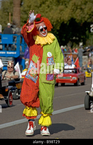 Fort McDowell il Fiesta Bowl Parade Clown e automobili Foto Stock