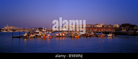 Paesaggio panoramico del Royal Harbour Marina. Porto di Ramsgate. Thanet. Kent. SE Inghilterra. Regno Unito Foto Stock