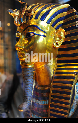 Egitto al Cairo il Museo Egizio interno museo di antichità e cultura antica Maschera di Tutankhamon s mummia Foto Stock