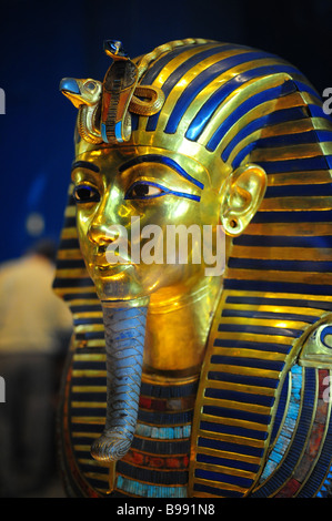 Egitto al Cairo il Museo Egizio interno museo di antichità e cultura antica Maschera di Tutankhamon s mummia Foto Stock