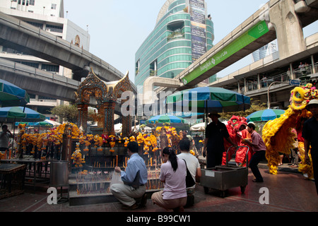 Santuario di Erawan nella zona centrale di Bangkok, Thailandia Foto Stock