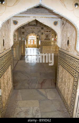 Camera nella Sala degli Specchi, Sheesh Mahal, in Ambra Palace, noto anche come Forte Amber, ambra, vicino a Jaipur, Rajasthan, India Foto Stock