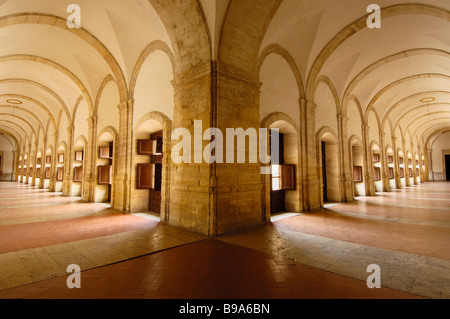 Cortile del monastero Uclés Provincia Cuenca Castilla La Mancha Spagna Foto Stock