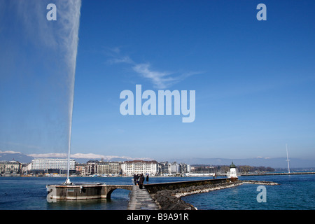 Jet d'eau o getto d'acqua la città famose landmark Ginevra SVIZZERA Foto Stock