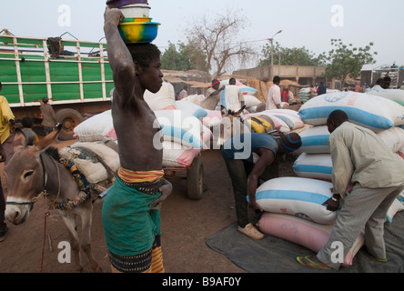 Africa occidentale Sahel Burkina Faso Gorom Gorom uno del più grande mercato settimanale nel Sahel Foto Stock