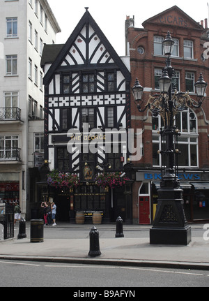 Il George pub di Londra, Inghilterra Foto Stock