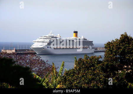 Costa Serena Crociera ormeggiata al porto di Funchal Madeira Foto Stock