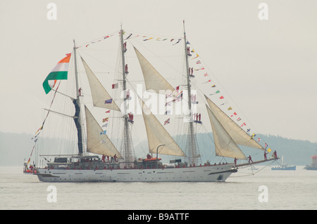 La Marina indiana addestramento alla vela di nave TARANGINI INS. Foto Stock