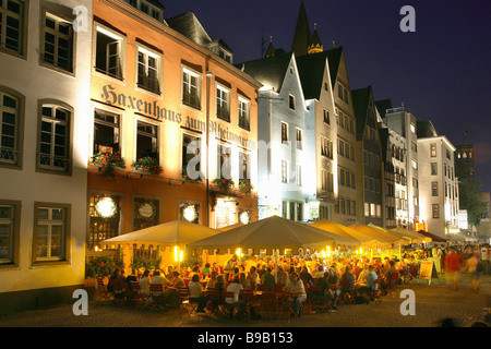 Caffè e ristoranti nella città vecchia di Colonia, Germania Foto Stock