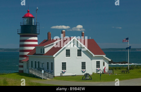 West Quoddy Head Light in Lubec Maine protegge il più orientale punto di terra negli Stati Uniti Foto Stock